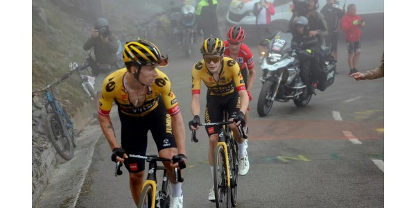 Team Jumbo dominerer Angeliroux, etape 17 af Tour de España ender spektakulært